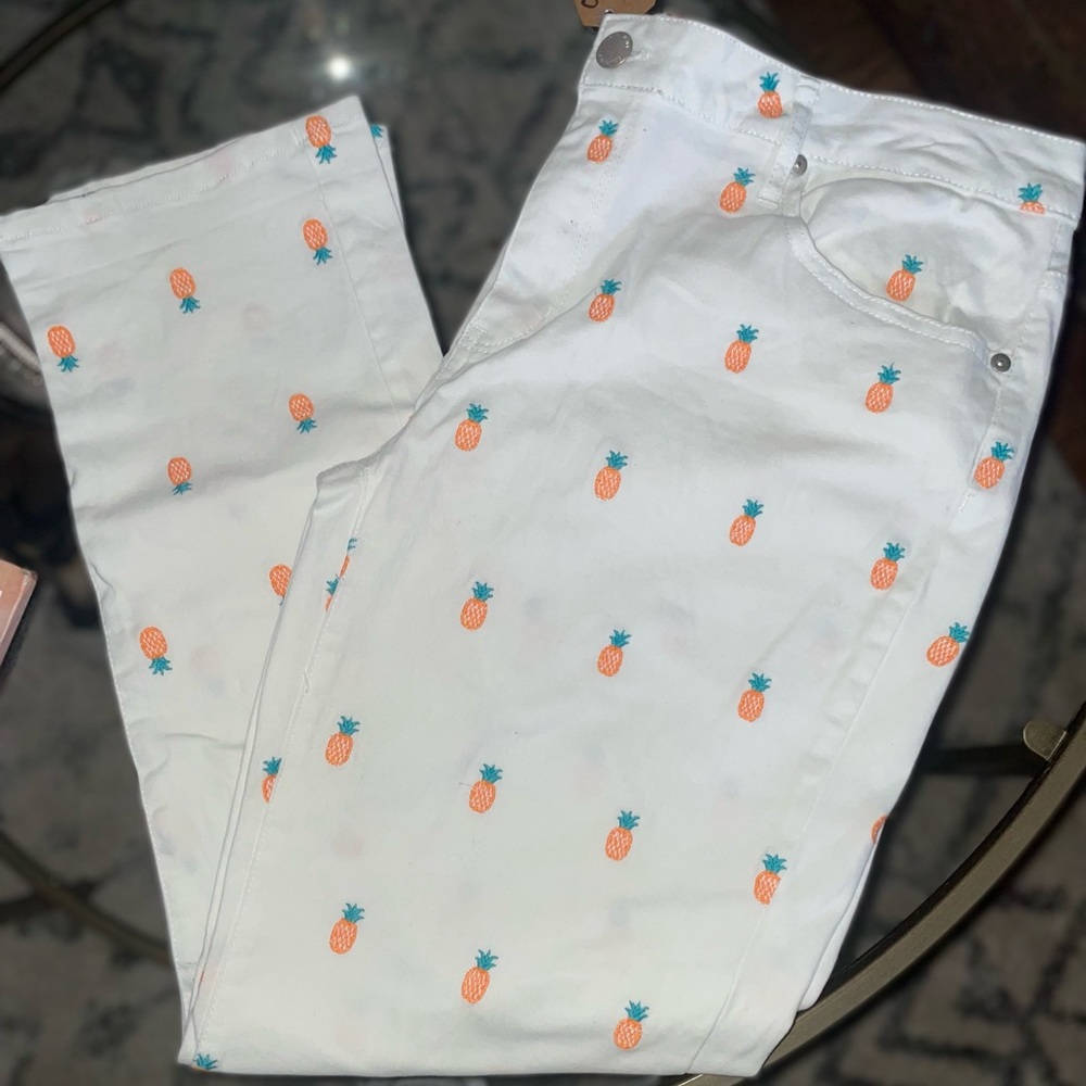 So Fun! CROWN & IVY SIZE 16W CURVY- WOMENS WHITE PANT WITH PINEAPPLES
